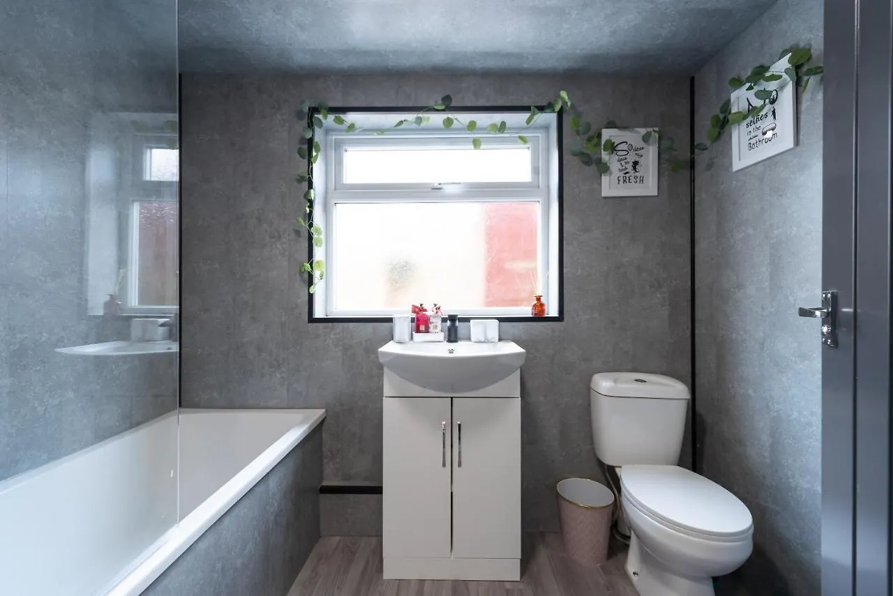 Ephphatha 4 Beds Central A63 3 Bedrms Free Wifi - Close To Hri And Mkm Stadium Kingston upon Hull 0*,