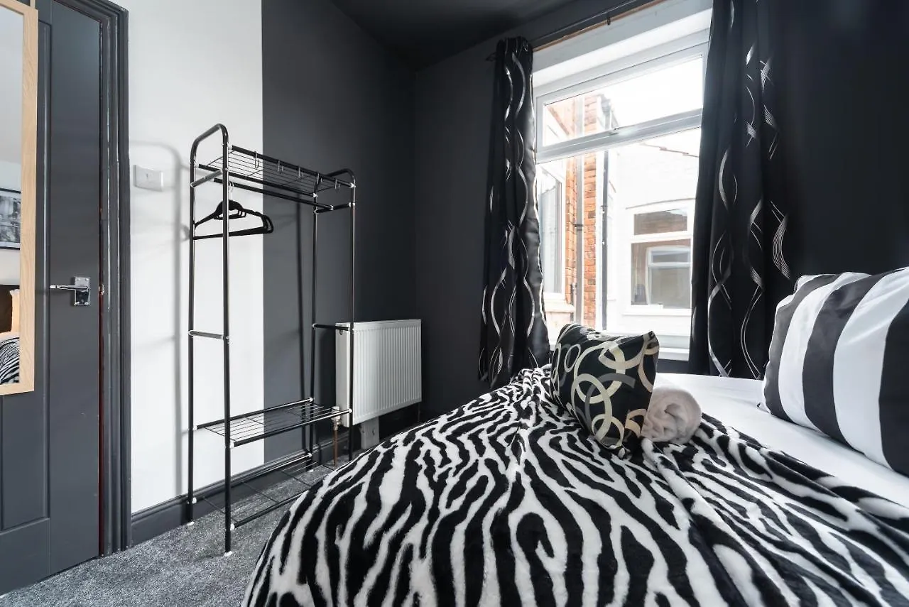 Ephphatha 4 Beds Central A63 3 Bedrms Free Wifi - Close To Hri And Mkm Stadium Kingston upon Hull Holiday home