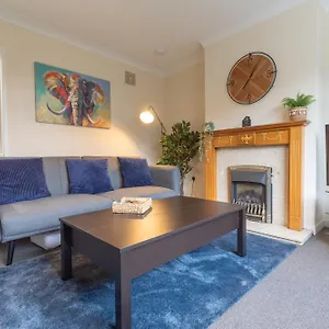 Leconfield Close - Comfy House And Free Parking Kingston upon Hull