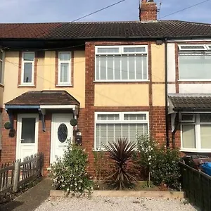 Two Bedroom Terrace House With Parking Kingston upon Hull